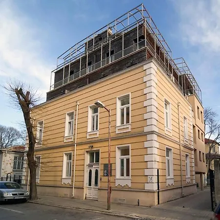 Historic Central Place With Parking Place *